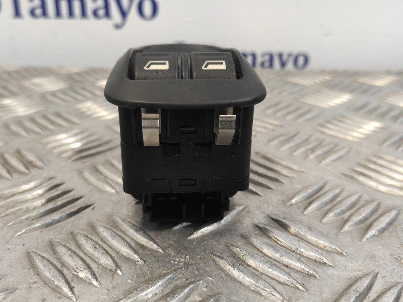 Recambio de mando elevalunas delantero derecho para peugeot 206 berlina 1.4 hdi referencia OEM IAM 9506  