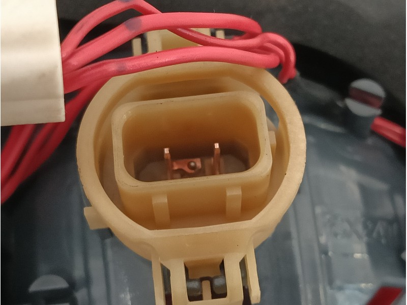 Recambio de piloto trasero derecho interior para bmw serie 6 coupe (f13) (....) referencia OEM IAM 89505164  63217210580