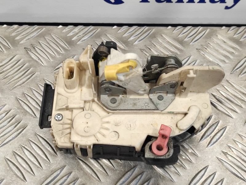 Recambio de cerradura puerta delantera derecha para chrysler grand voyager lx referencia OEM IAM   