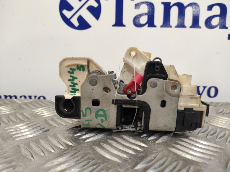 Recambio de cerradura puerta delantera derecha para chrysler grand voyager lx referencia OEM IAM   