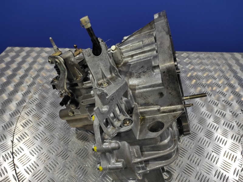 Recambio de caja cambios para renault megane ii berlina 3p 1.9 dci diesel referencia OEM IAM ND0001  