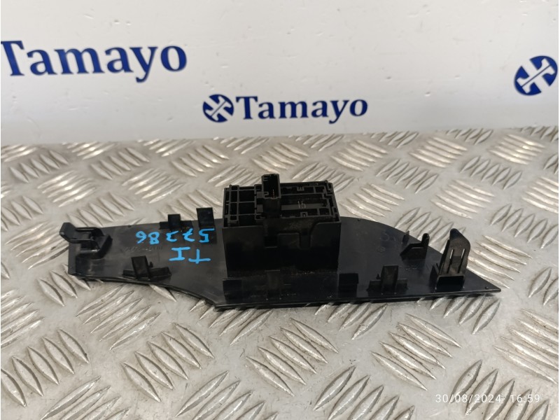 Recambio de mando elevalunas trasero izquierdo para toyota rav4 referencia OEM IAM 7427242110  