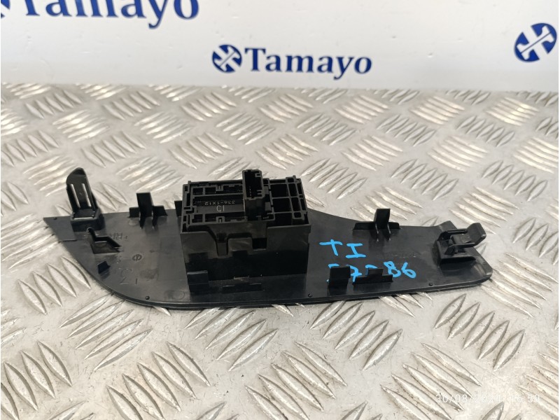 Recambio de mando elevalunas trasero izquierdo para toyota rav4 referencia OEM IAM 7427242110  