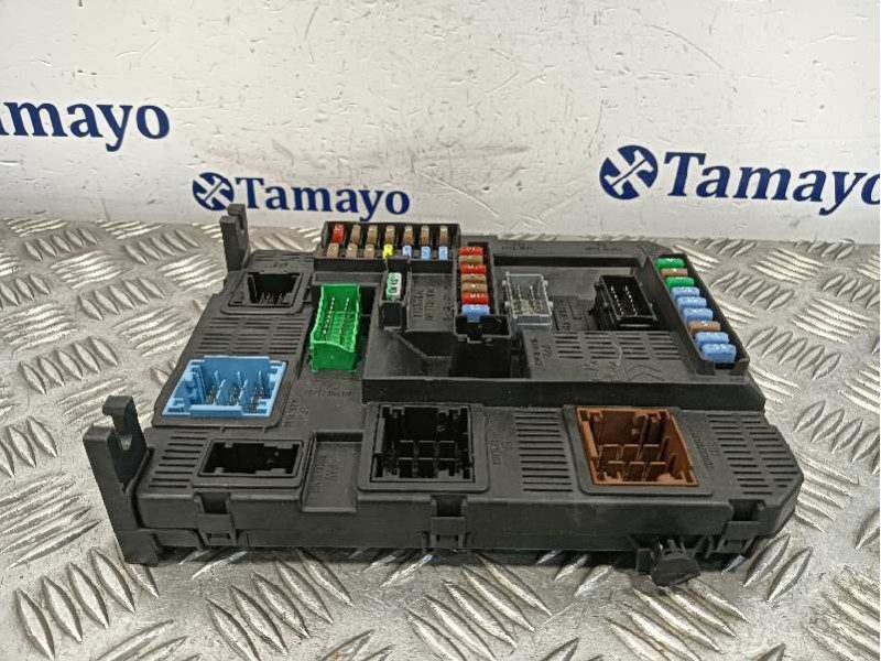 Recambio de caja reles / fusibles para citroën c4 cactus referencia OEM IAM 9807531680  