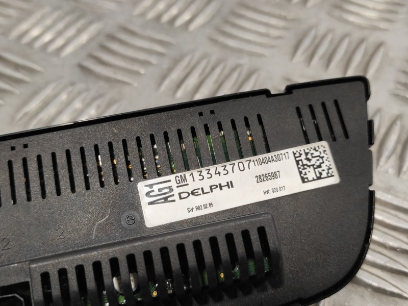 Recambio de mando climatizador para opel astra j lim. 2.0 16v cdti referencia OEM IAM 28265987  13343707