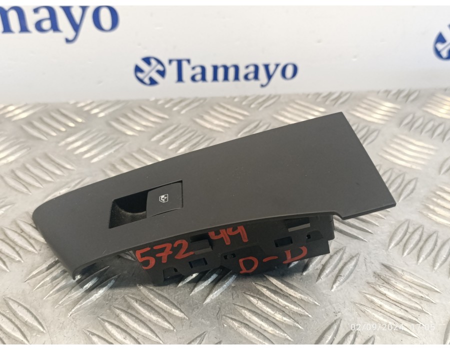 Recambio de mando elevalunas delantero derecho para opel astra j lim. 2.0 16v cdti referencia OEM IAM 13301886  