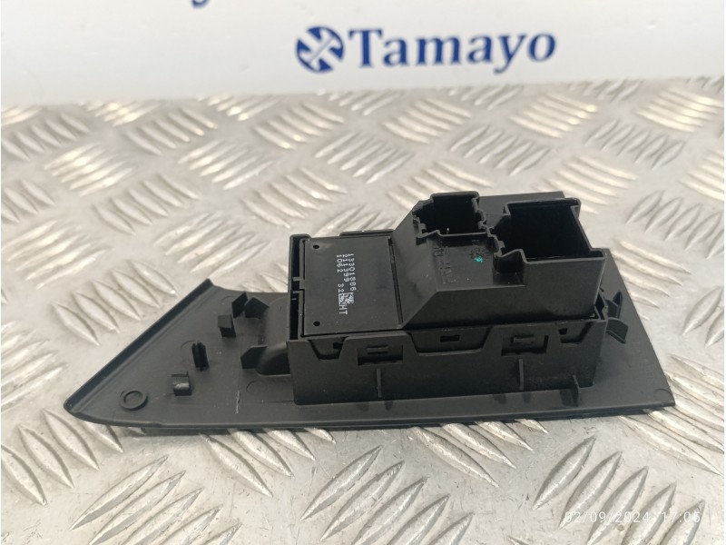 Recambio de mando elevalunas delantero derecho para opel astra j lim. 2.0 16v cdti referencia OEM IAM 13301886  