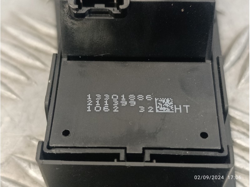 Recambio de mando elevalunas delantero derecho para opel astra j lim. 2.0 16v cdti referencia OEM IAM 13301886  