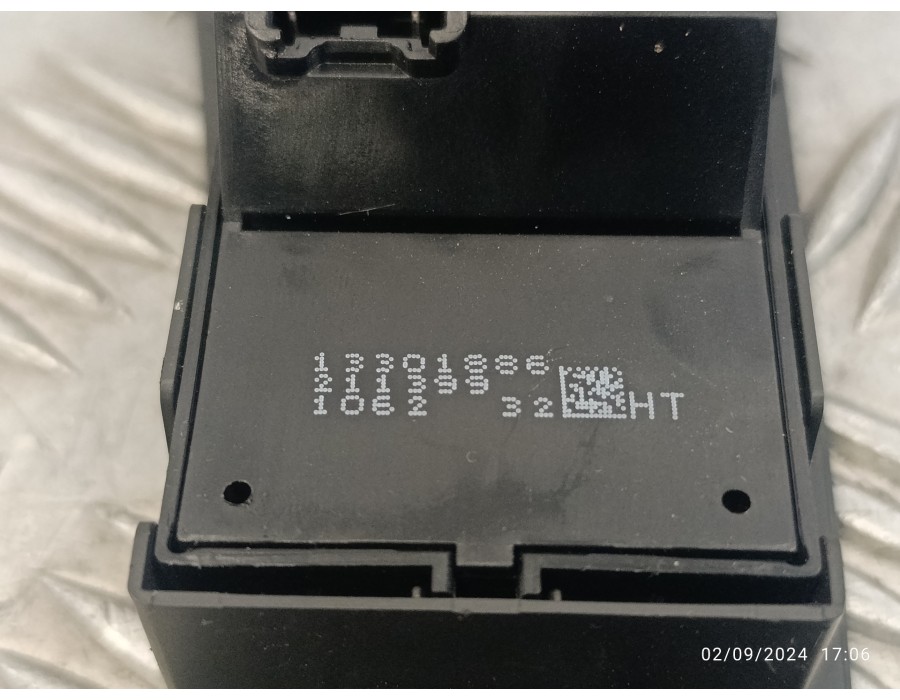 Recambio de mando elevalunas delantero derecho para opel astra j lim. 2.0 16v cdti referencia OEM IAM 13301886  