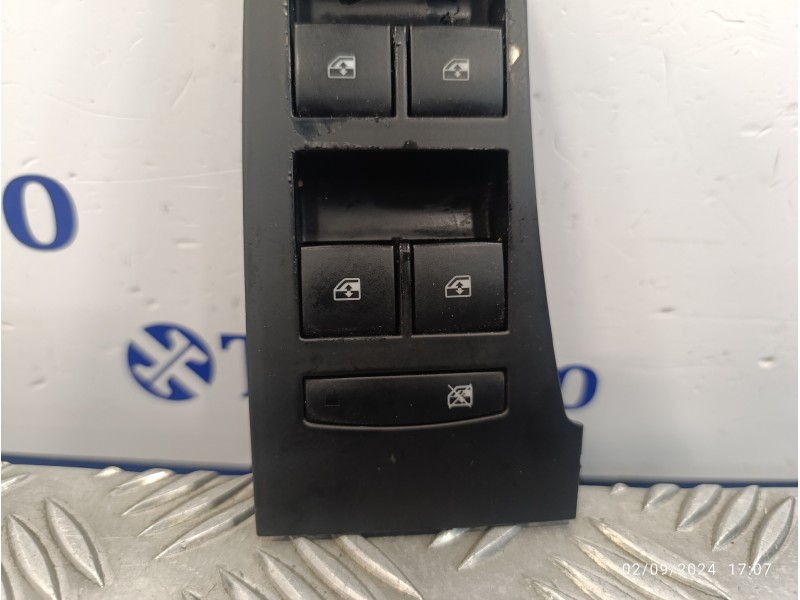 Recambio de mando elevalunas delantero izquierdo para opel astra j lim. 2.0 16v cdti referencia OEM IAM 13305011  