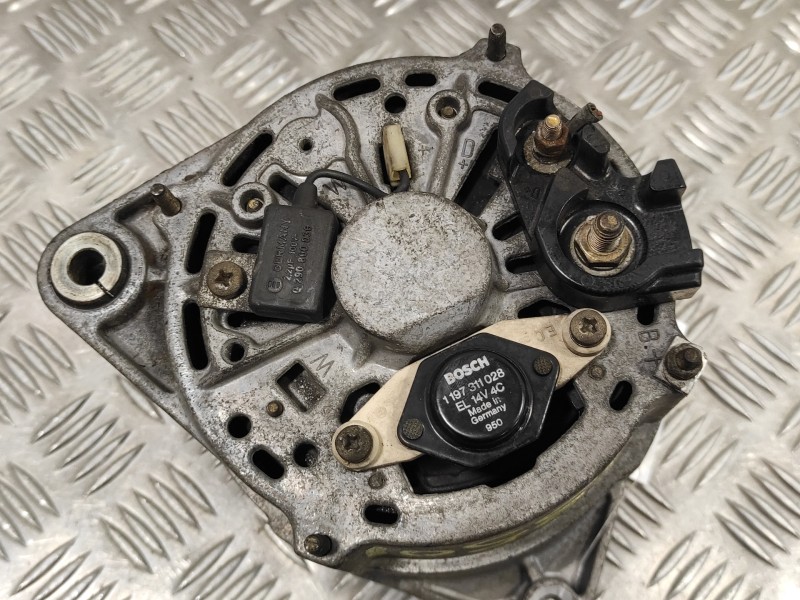 Recambio de alternador para jaguar xj6/12 4.0 sovereign kat referencia OEM IAM   