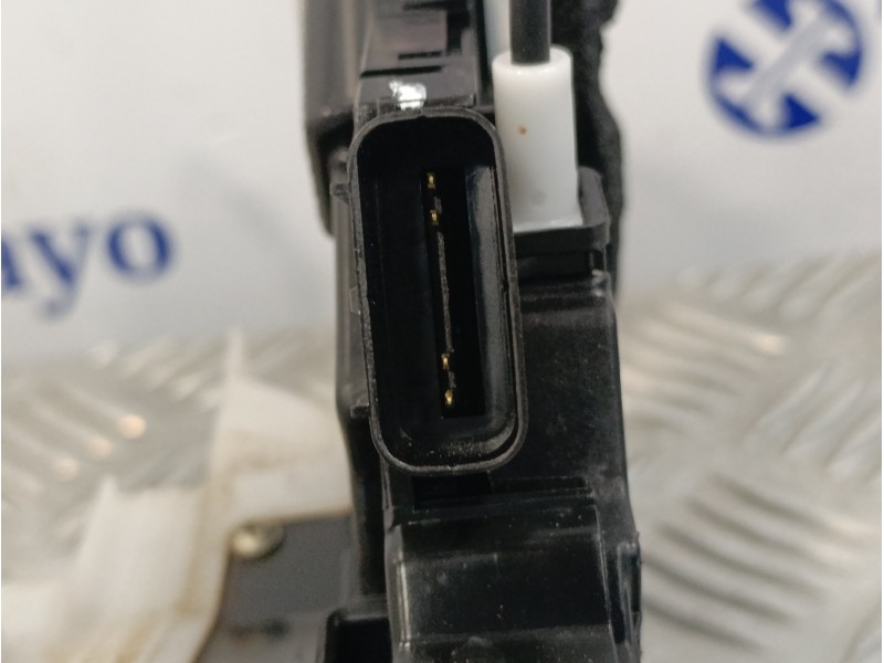 Recambio de cerradura puerta delantera derecha para hyundai i20 1.2 16v cat referencia OEM IAM 81320C8040  