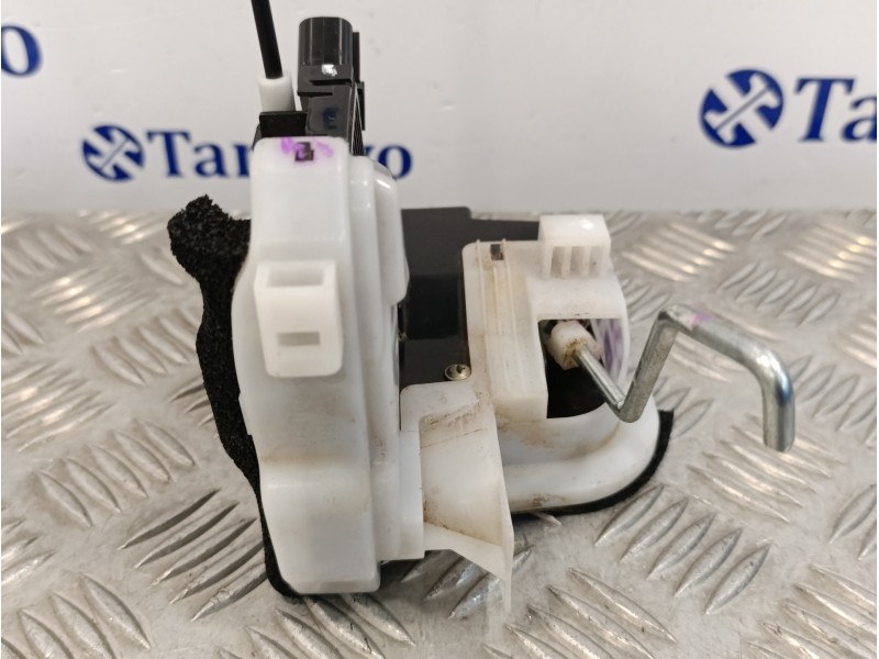 Recambio de cerradura puerta delantera derecha para hyundai i20 1.2 16v cat referencia OEM IAM 81320C8040  