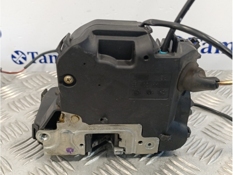 Recambio de cerradura puerta delantera derecha para mercedes-benz clase c (w203) berlina referencia OEM IAM   