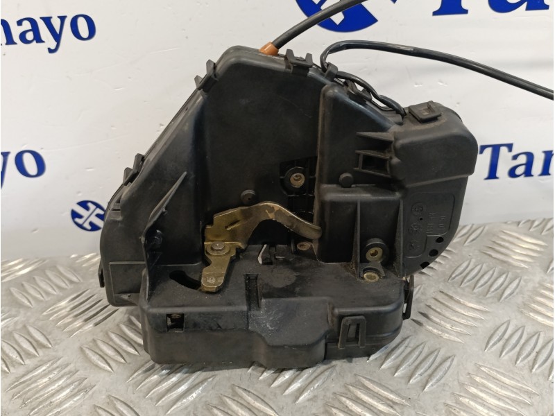 Recambio de cerradura puerta trasera derecha para mercedes-benz clase c (w203) berlina referencia OEM IAM   