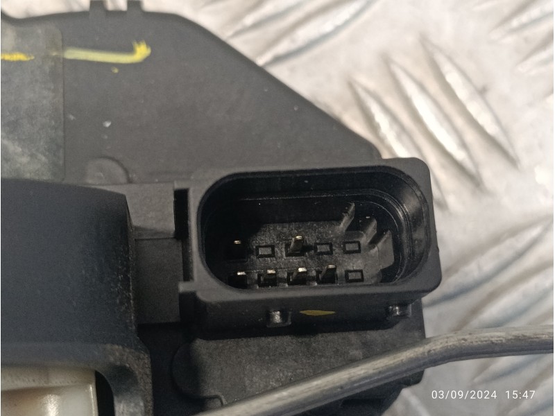 Recambio de cerradura puerta delantera derecha para opel astra j lim. 2.0 16v cdti referencia OEM IAM 3023880R  