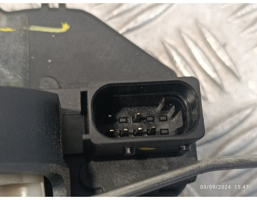 Recambio de cerradura puerta delantera derecha para opel astra j lim. 2.0 16v cdti referencia OEM IAM 3023880R  