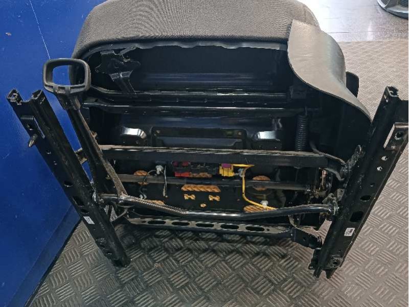 Recambio de asiento delantero izquierdo para seat ibiza (6j5) referencia OEM IAM   