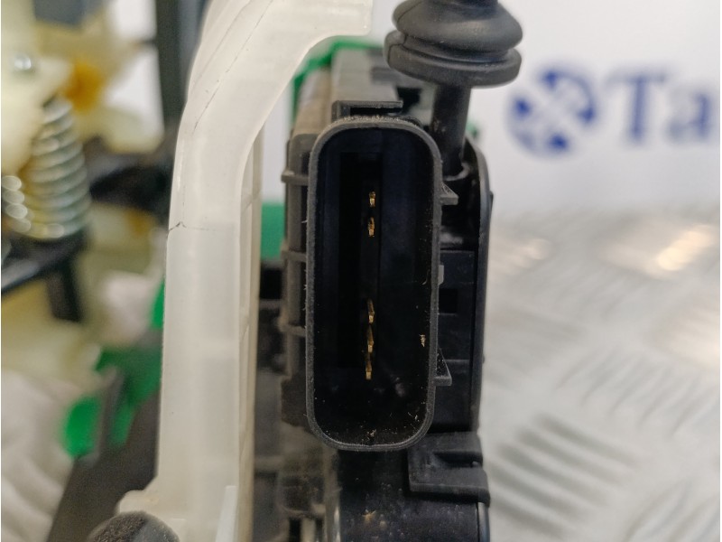 Recambio de cerradura puerta delantera derecha para hyundai i30 fastback 1.4 tgdi cat referencia OEM IAM 81320G3050  