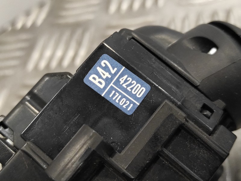 Recambio de mando multifuncion para toyota rav4 referencia OEM IAM 4220017L021  3340017J781