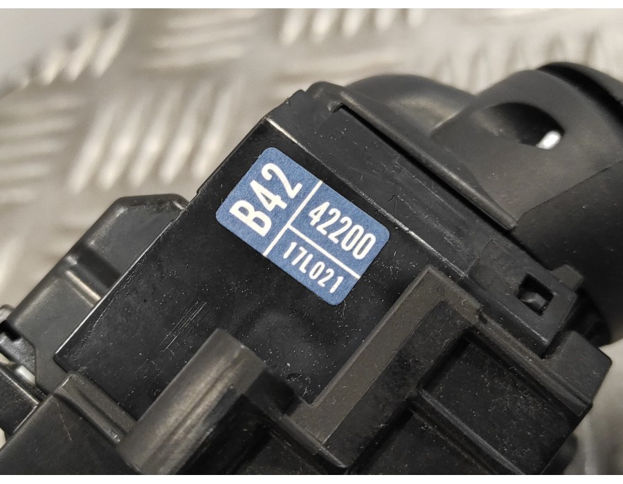 Recambio de mando multifuncion para toyota rav4 referencia OEM IAM 4220017L021  3340017J781