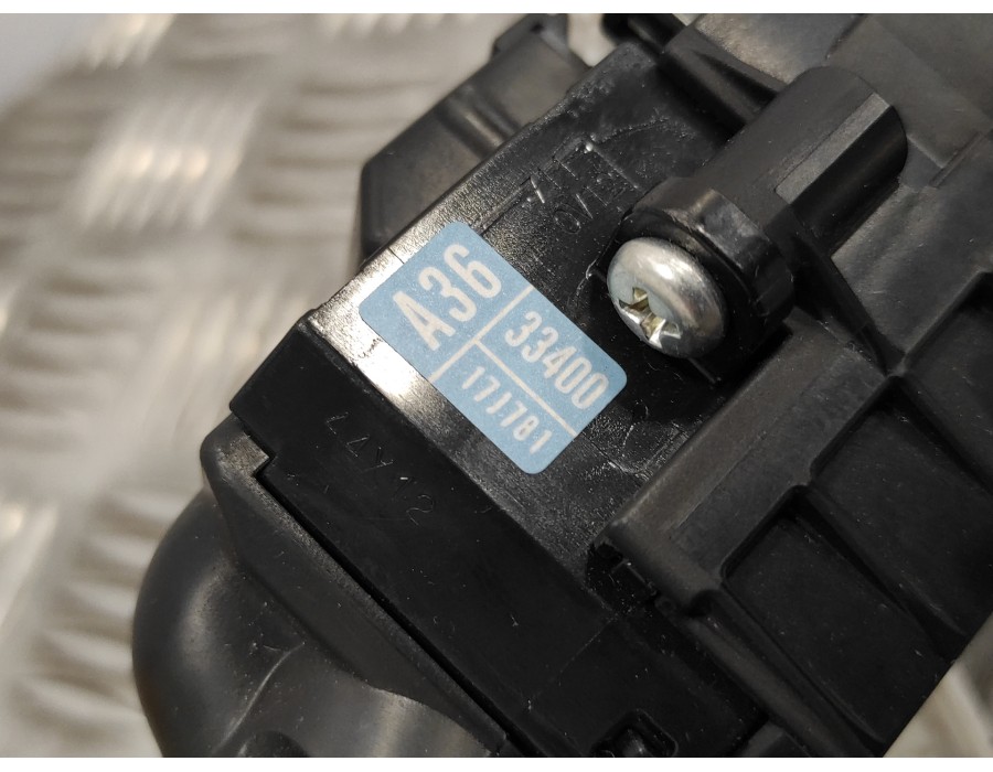Recambio de mando multifuncion para toyota rav4 referencia OEM IAM 4220017L021  3340017J781