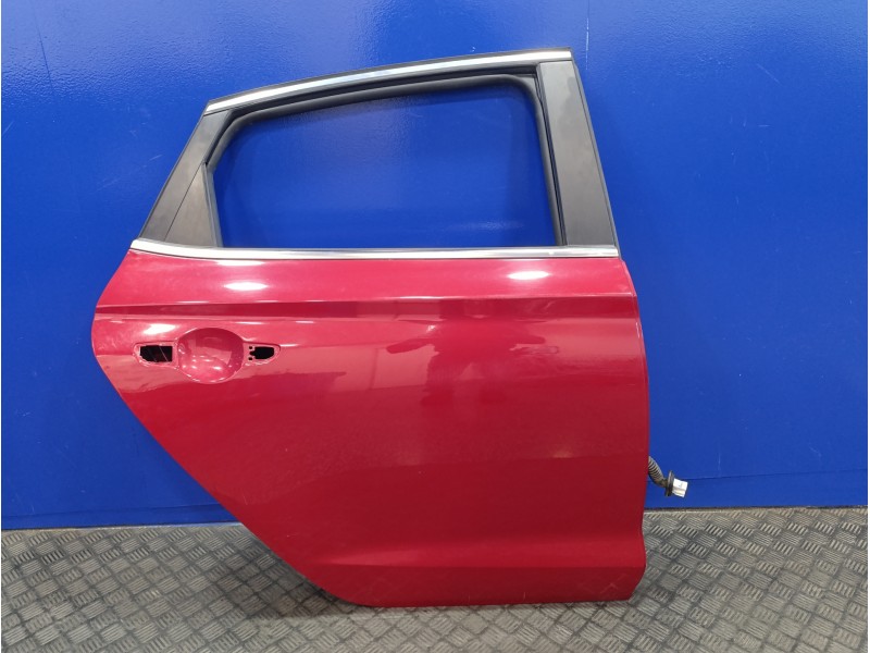 Recambio de puerta trasera derecha para hyundai i30 fastback 1.4 tgdi cat referencia OEM IAM   