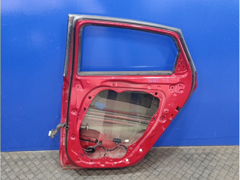 Recambio de puerta trasera derecha para hyundai i30 fastback 1.4 tgdi cat referencia OEM IAM   