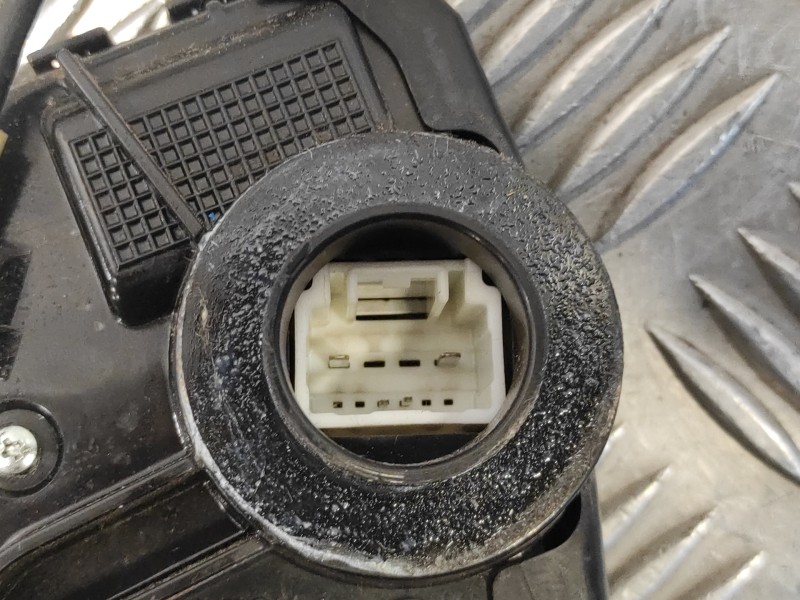 Recambio de cerradura puerta delantera derecha para toyota rav 4 (a3) 2.2 turbodiesel cat referencia OEM IAM   