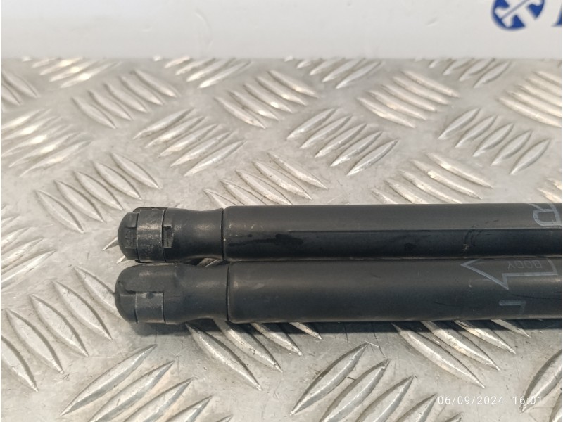Recambio de amortiguadores maletero / porton para toyota corolla verso (r1) 2.0 turbodiesel cat referencia OEM IAM 689600F010  