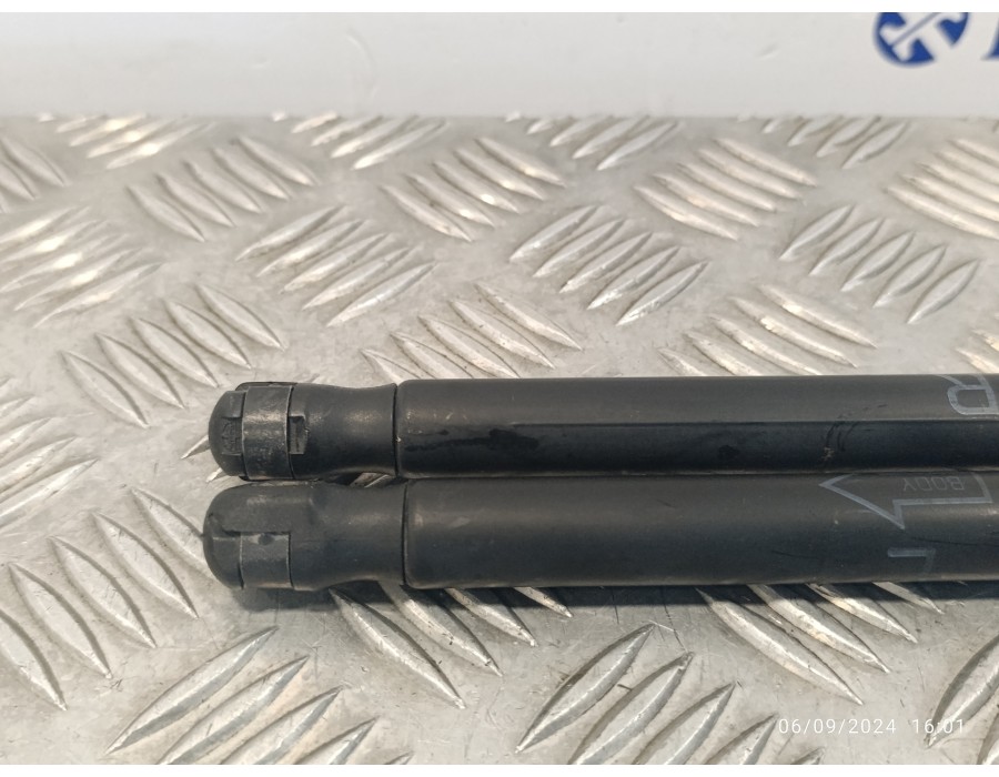 Recambio de amortiguadores maletero / porton para toyota corolla verso (r1) 2.0 turbodiesel cat referencia OEM IAM 689600F010  
