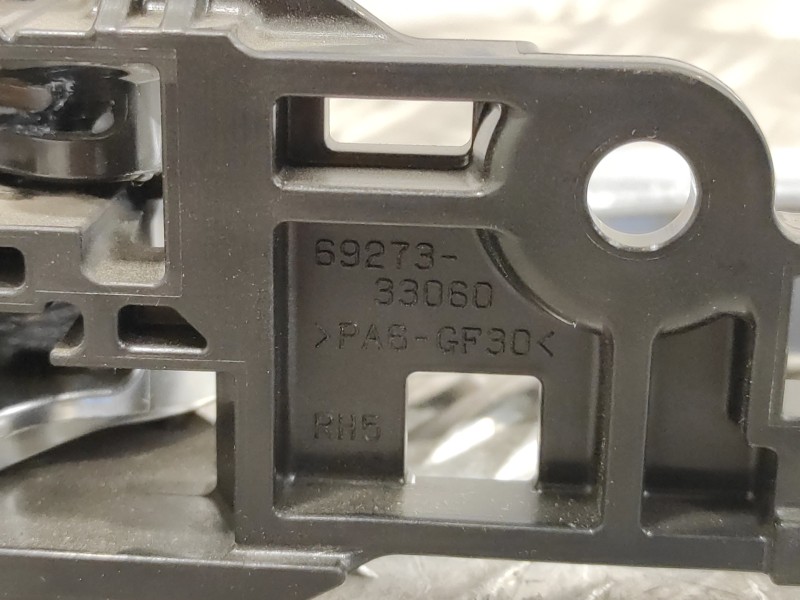 Recambio de maneta interior trasera derecha para toyota rav4 referencia OEM IAM 6927333060  