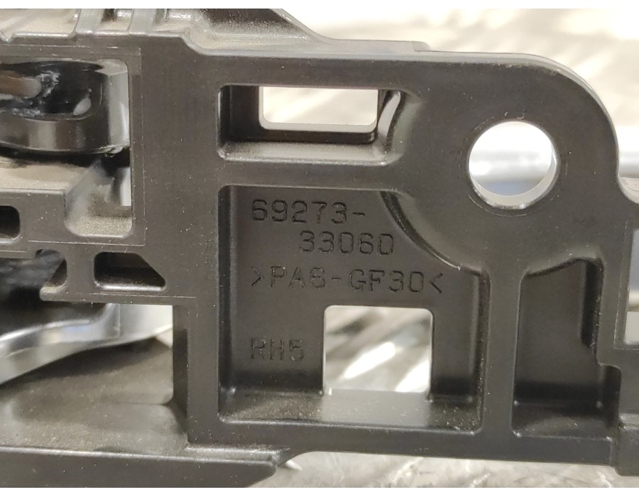 Recambio de maneta interior trasera derecha para toyota rav4 referencia OEM IAM 6927333060  