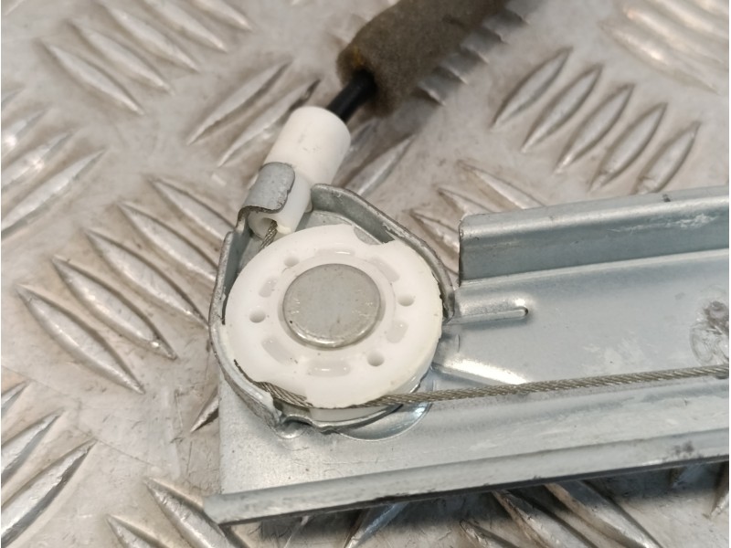 Recambio de elevalunas trasero derecho para hyundai i20 1.2 16v cat referencia OEM IAM 83402C7010  82460C7000