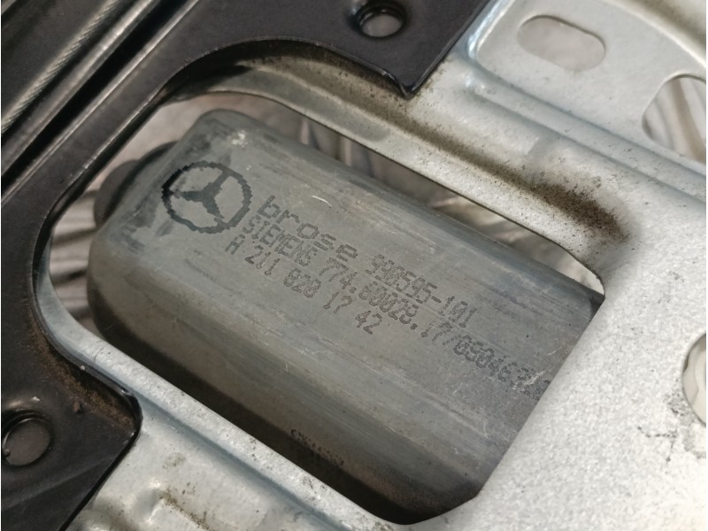 Recambio de elevalunas delantero derecho para mercedes-benz clase c (w203) berlina referencia OEM IAM A2118201742 7746002817 990