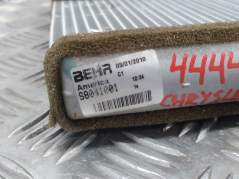 Recambio de radiador calefaccion / aire acondicionado para chrysler grand voyager lx referencia OEM IAM S8041001  