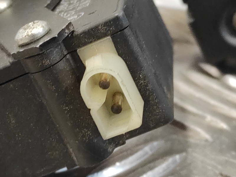 Recambio de cerradura maletero / porton para bmw serie 5 touring (e39) referencia OEM IAM 8238469  67118384069