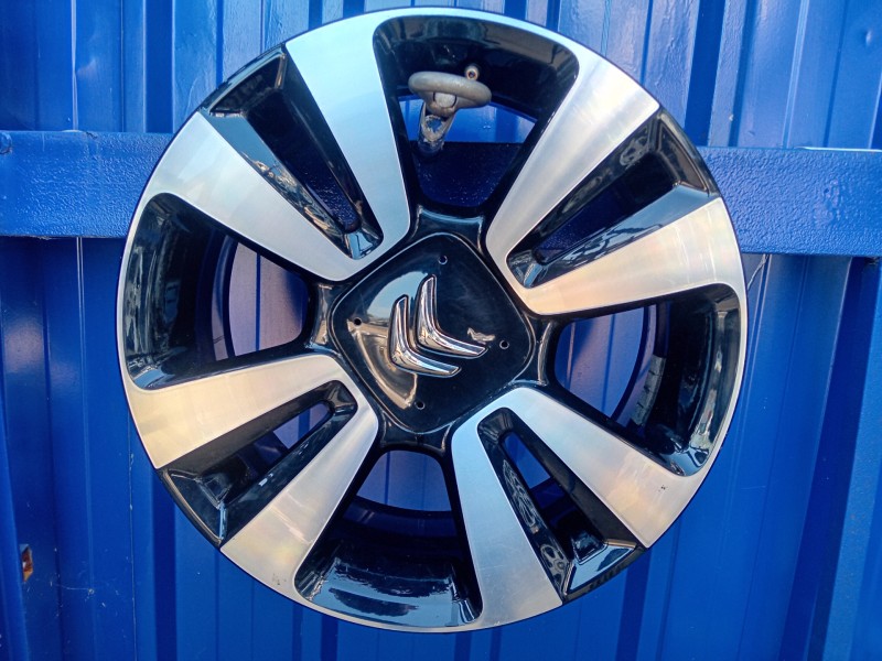Recambio de llanta para citroën c3 referencia OEM IAM 9813075077  
