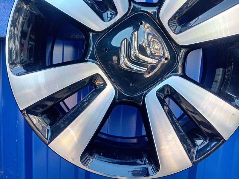 Recambio de llanta para citroën c3 referencia OEM IAM 9813075077  