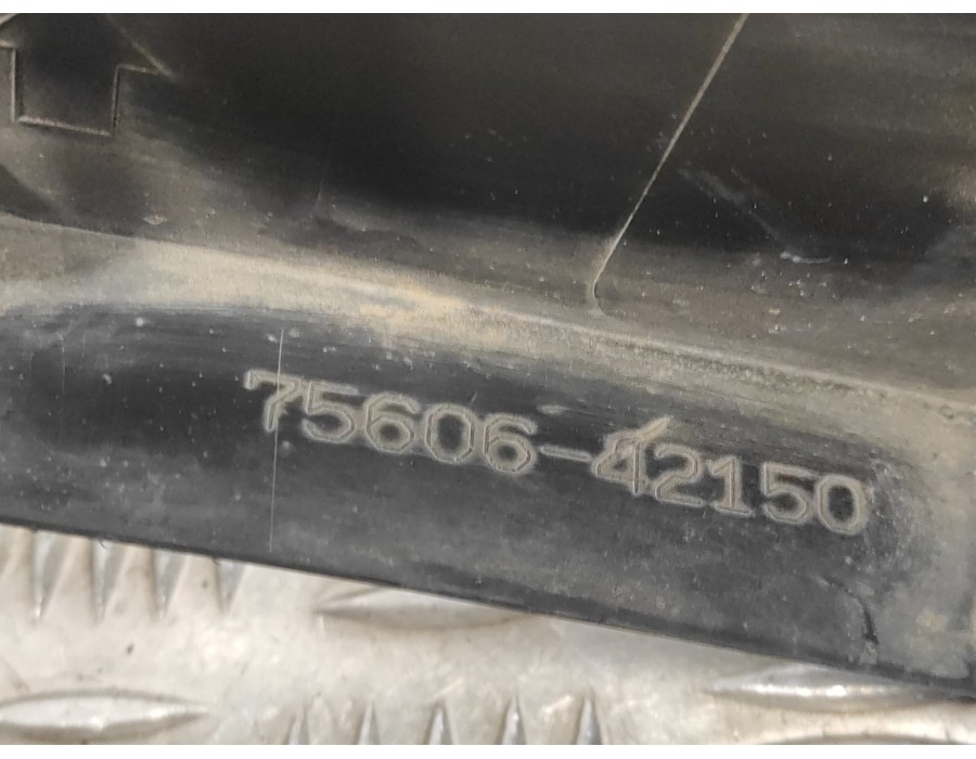 Recambio de aletin trasero izquierdo para toyota rav4 referencia OEM IAM 7560642150  