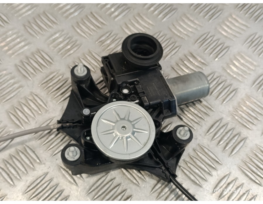 Recambio de elevalunas trasero derecho para toyota rav4 referencia OEM IAM 8571042150  0620205521