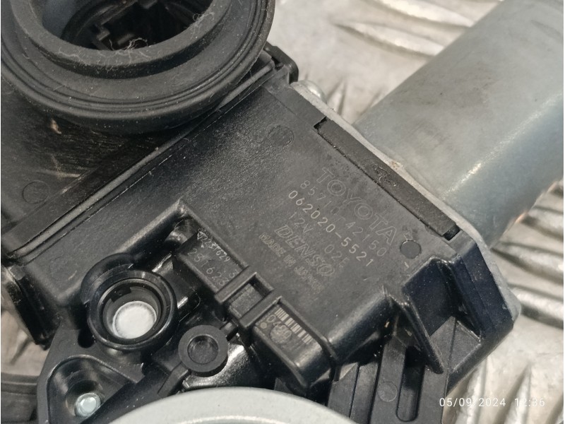 Recambio de elevalunas trasero derecho para toyota rav4 referencia OEM IAM 8571042150  0620205521