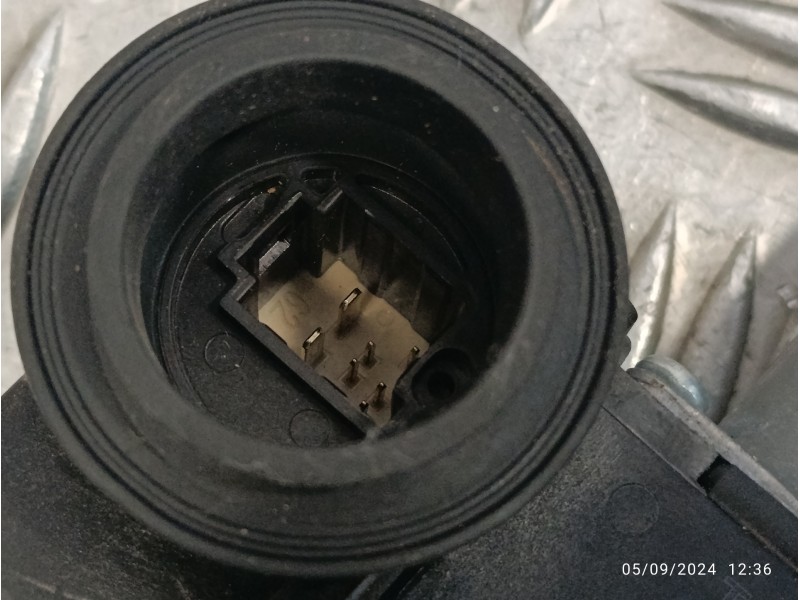 Recambio de elevalunas trasero derecho para toyota rav4 referencia OEM IAM 8571042150  0620205521