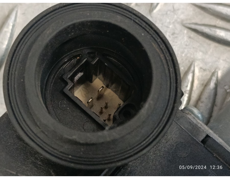 Recambio de elevalunas trasero derecho para toyota rav4 referencia OEM IAM 8571042150  0620205521