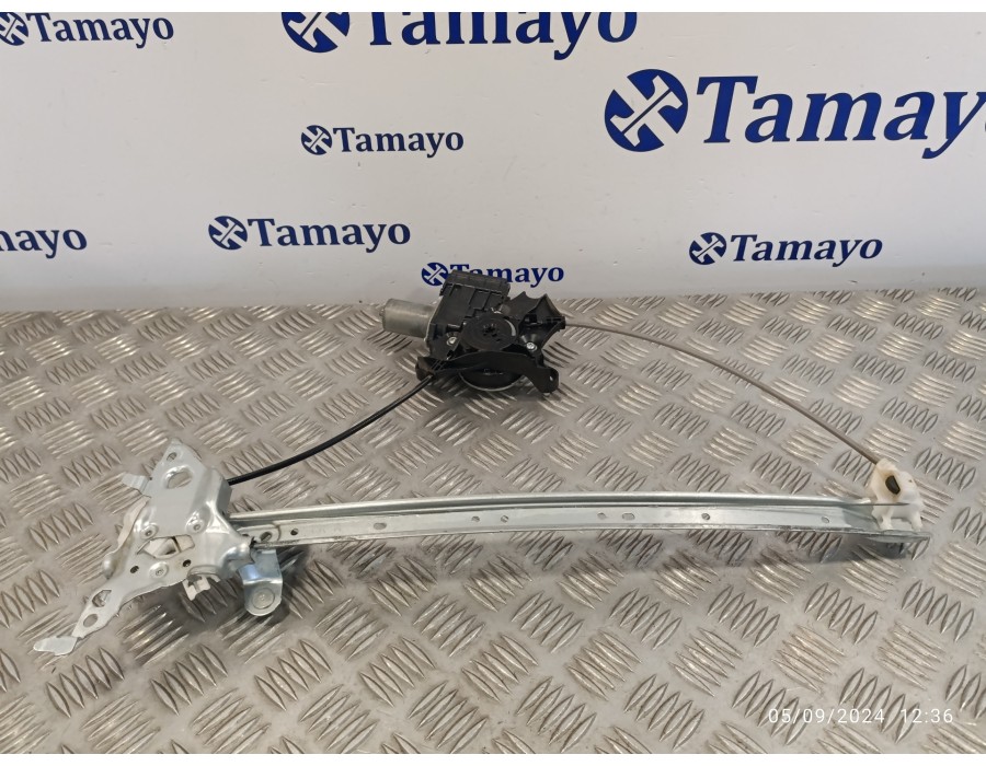 Recambio de elevalunas trasero derecho para toyota rav4 referencia OEM IAM 8571042150  0620205521