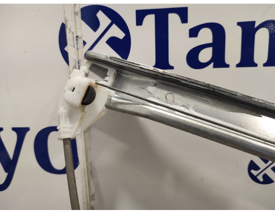 Recambio de elevalunas delantero derecho para toyota rav4 referencia OEM IAM 8571042140  0620205501