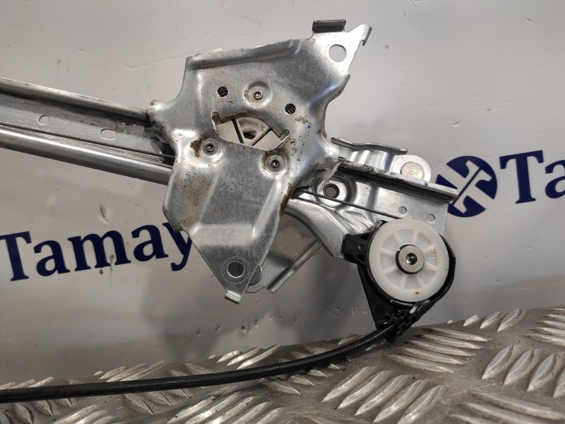 Recambio de elevalunas delantero derecho para toyota rav4 referencia OEM IAM 8571042140  0620205501