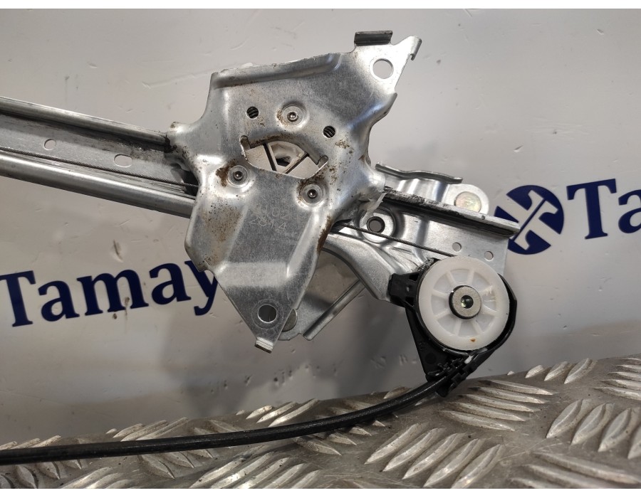 Recambio de elevalunas delantero derecho para toyota rav4 referencia OEM IAM 8571042140  0620205501