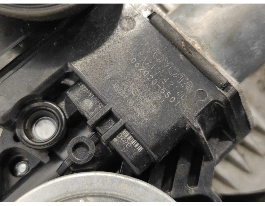Recambio de elevalunas delantero derecho para toyota rav4 referencia OEM IAM 8571042140  0620205501