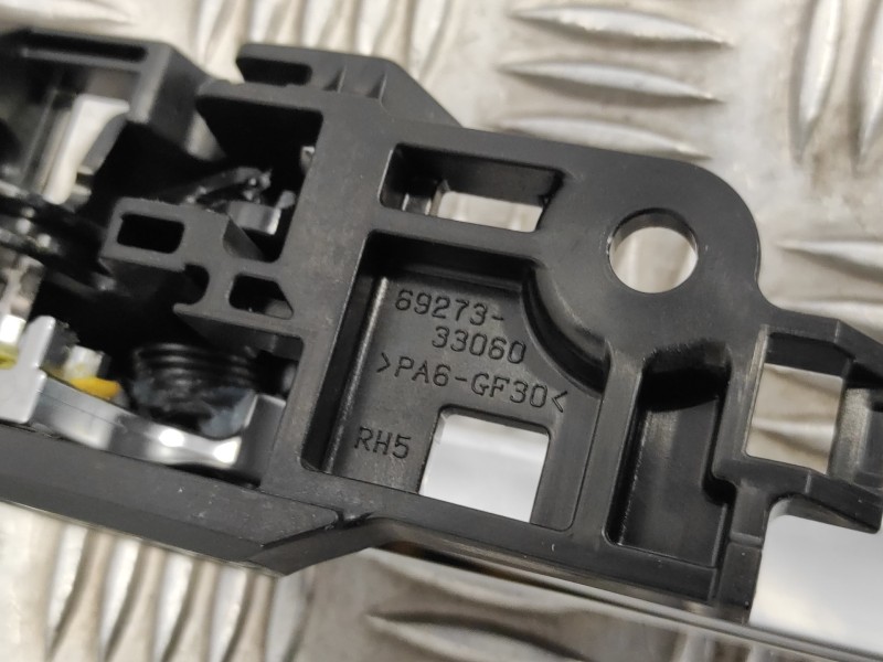 Recambio de maneta interior delantera derecha para toyota rav4 referencia OEM IAM 6927333060  